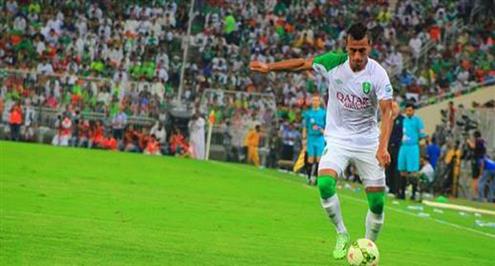 بالفيديو..عبد الشافي يخرج مصاباً في مواجهة الأهلي والعروبة بالدوري السعودي